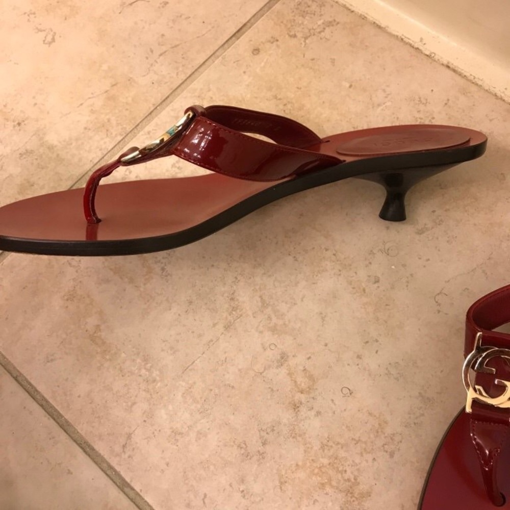 Red Gucci Sandals Size : 7